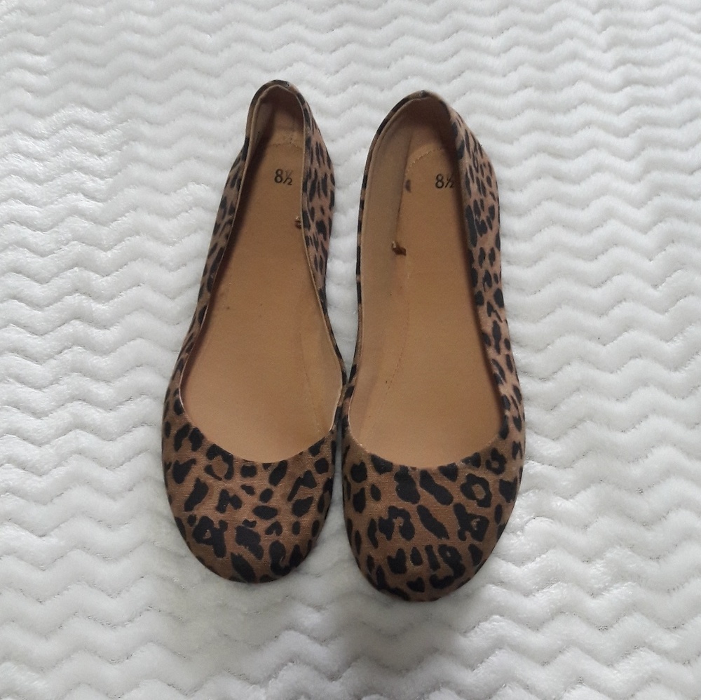 ⚠️PRICE FIRM⚠️Like New Time and Tru Flats